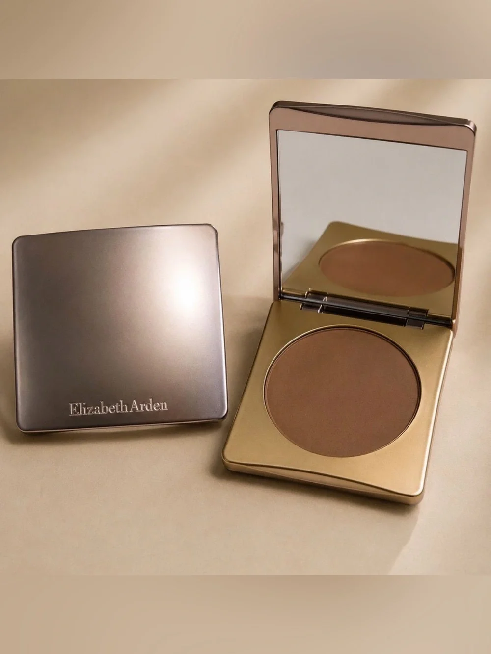 Elizabeth Arden FLAWLESS FINISH SKINCARING PRESSED POWDER IN BRONZE BRAND NEW